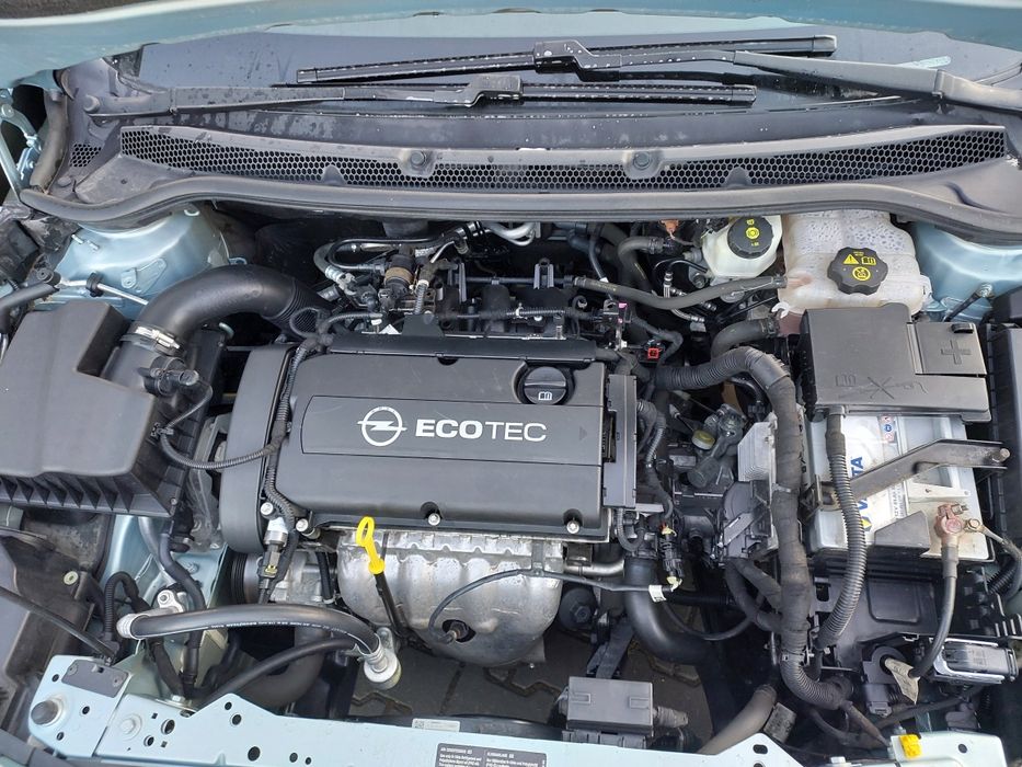 Opel Astra J Cosmo 1.6 16V HB 5D