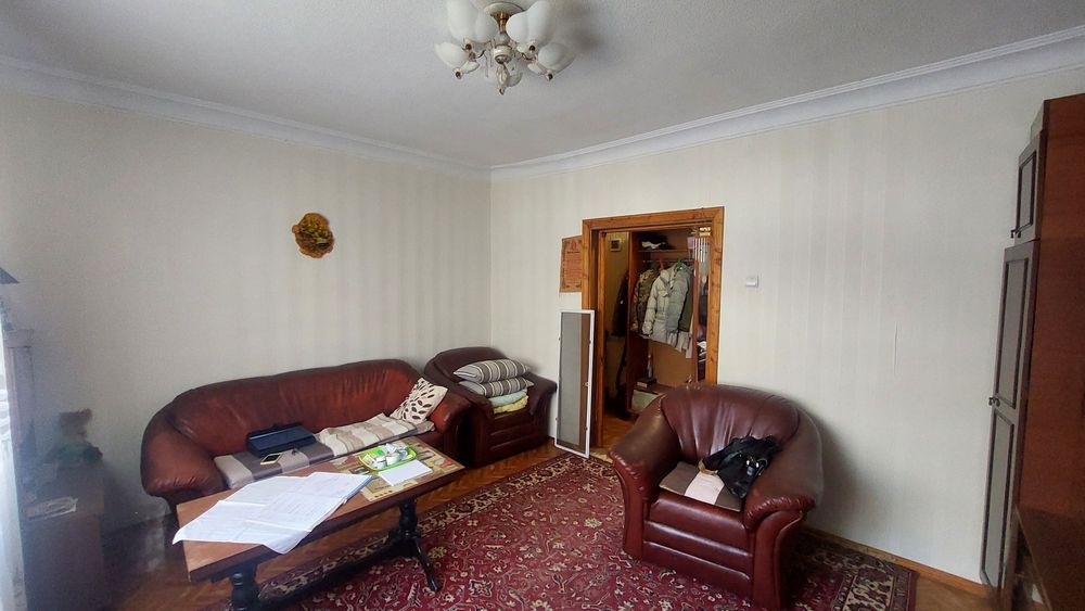 Продам 3-кімнатну квартиру. Вул.Покровська,6.