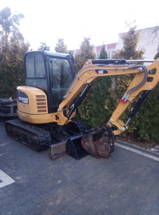 Minikoparka Wrocław koparka z młotem wyburzenia kucie betonu usługi