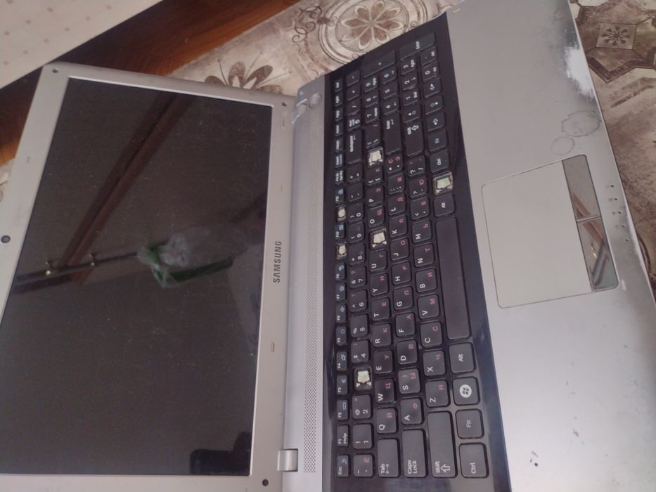 Samsung rv513 на деталі