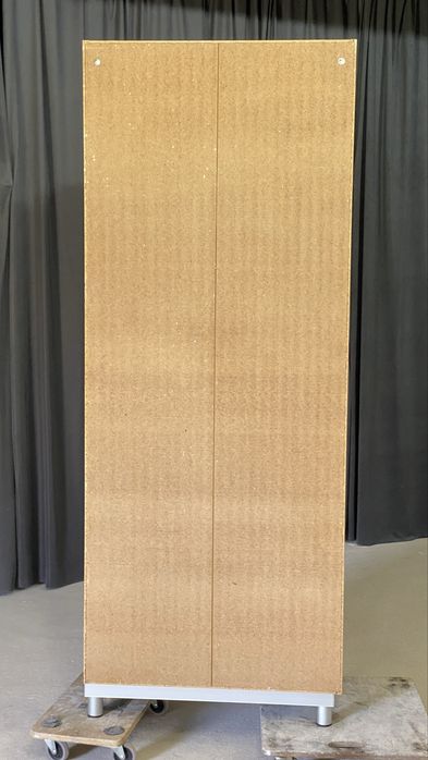 Witryna IKEA biała z matowym szkłem i szklanymi półkami