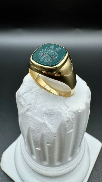 Męski złoty sygnet z herbem w krwawniku; próba: 14ct 585, waga: 6,93g, rozmiar: 21