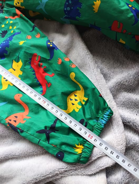 Kombinezon zielony w dinozaury na niepogodę 98/104
