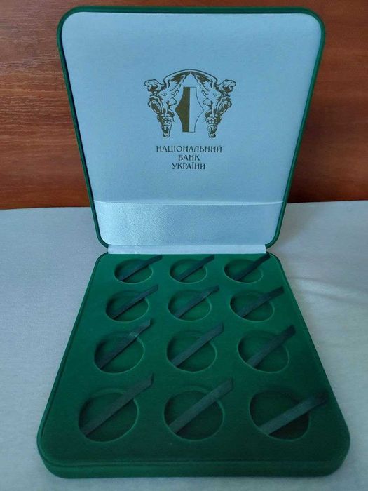Футляр на 12 монет НБУ