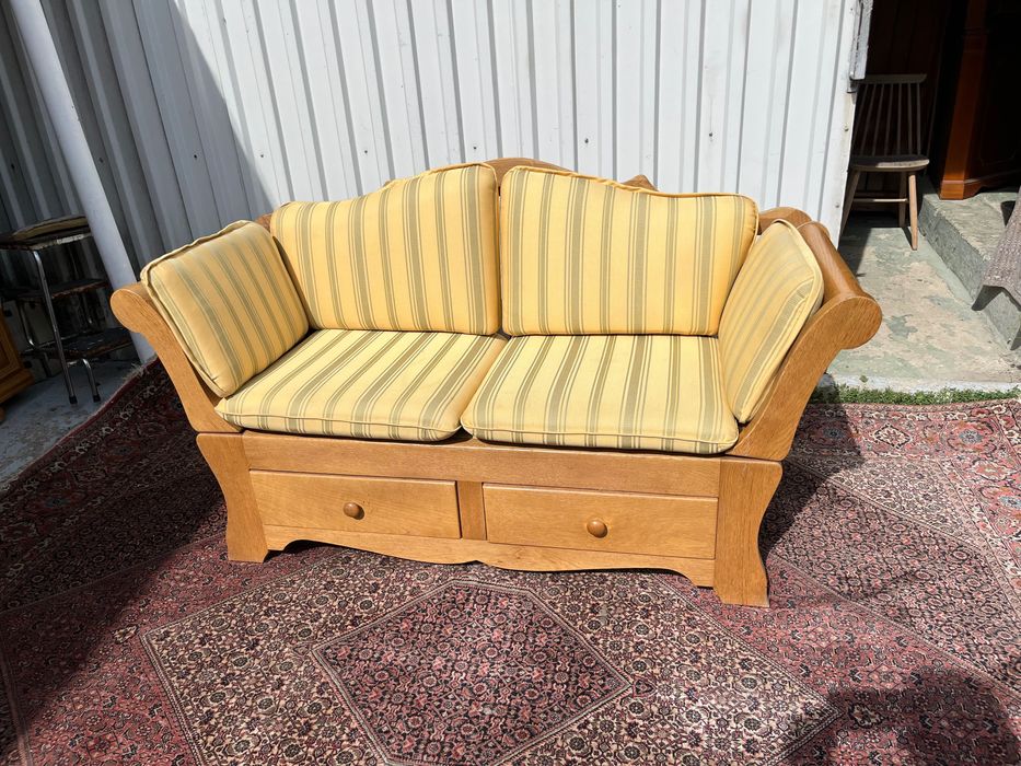 Dębowa ładna sofa .