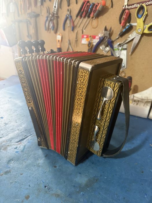 Harmonio 4a voz com 4 registos Modelo Wiener 114C