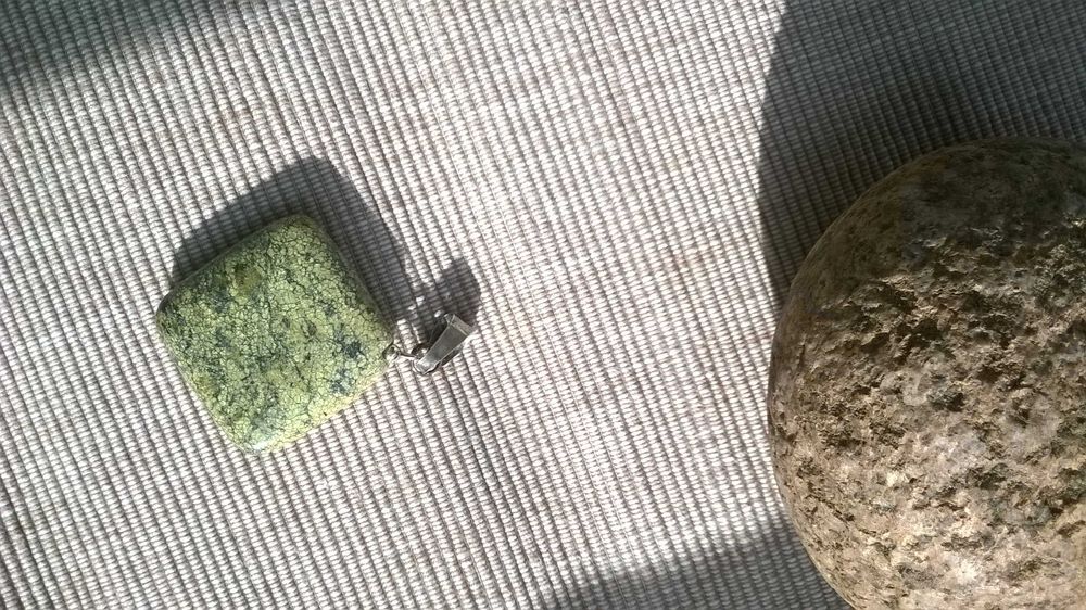 Zawieszka wisiorek - kamień naturalny zielony seledynowy - srebro