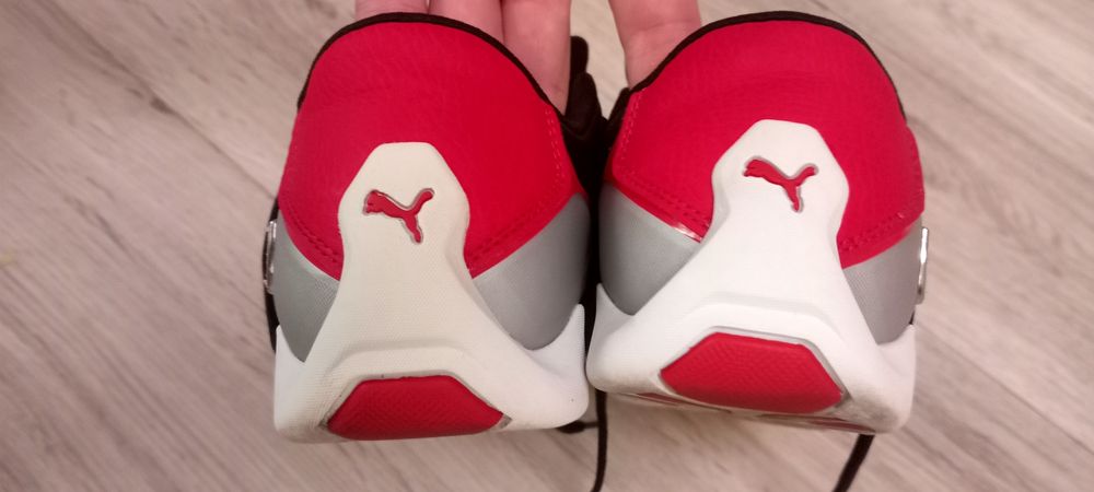 Шкіряні кросівки