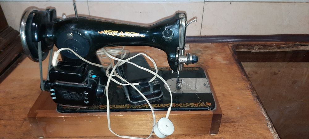 Электро швейная машинка в хорошем состоянии.рабочая
