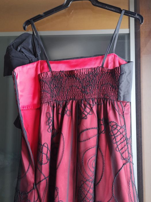 Vestido de cerimónia vermelho e preto,novo,"Veneno en La Piel",40