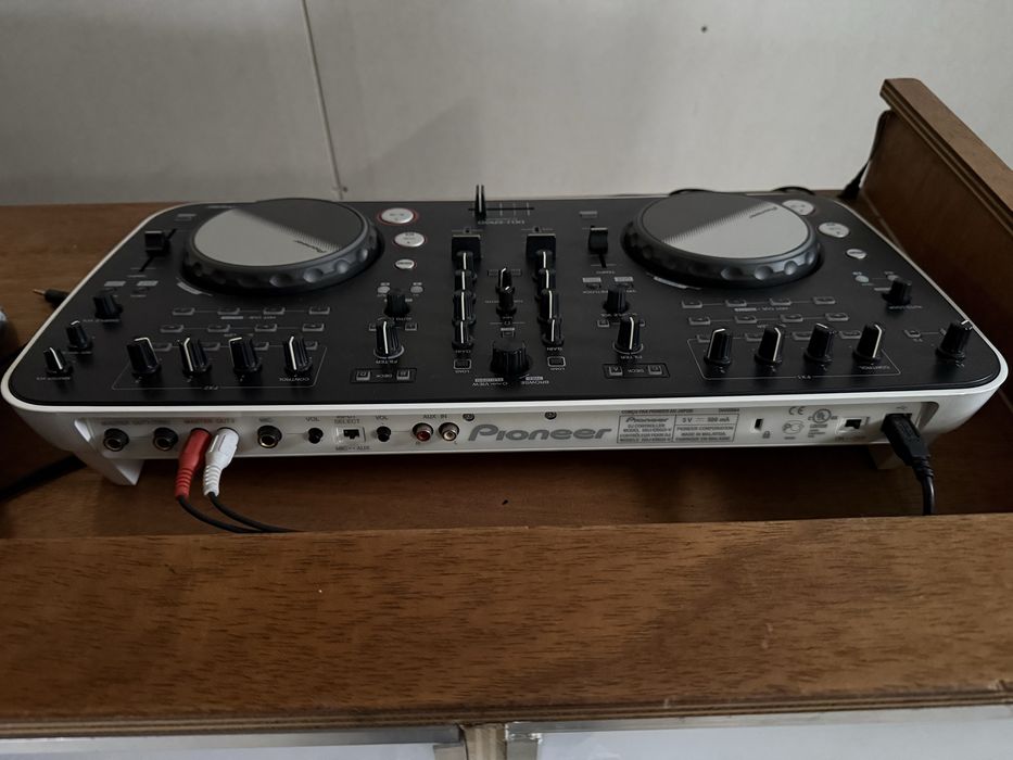 Varios equipamentos dem som e luz dj