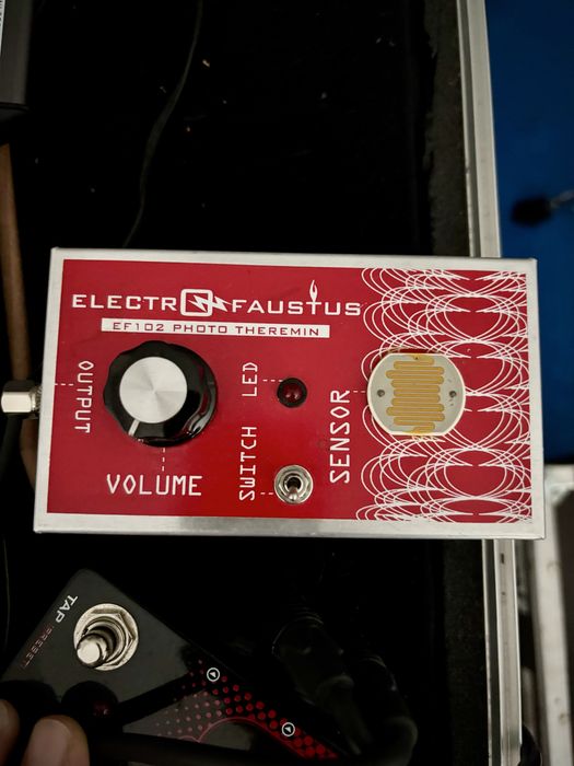 Electro faustus photo theremin ef102
