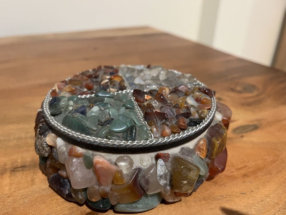 Caixa com pedras semi preciosas brasileiras