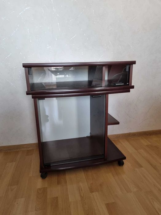 Szafka RTV w kolorze brązowym