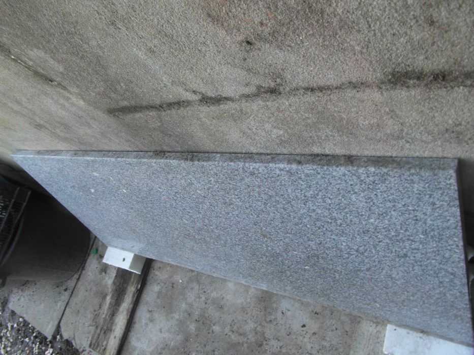 Pedra em granito 147,5 x 61 x 3 cm