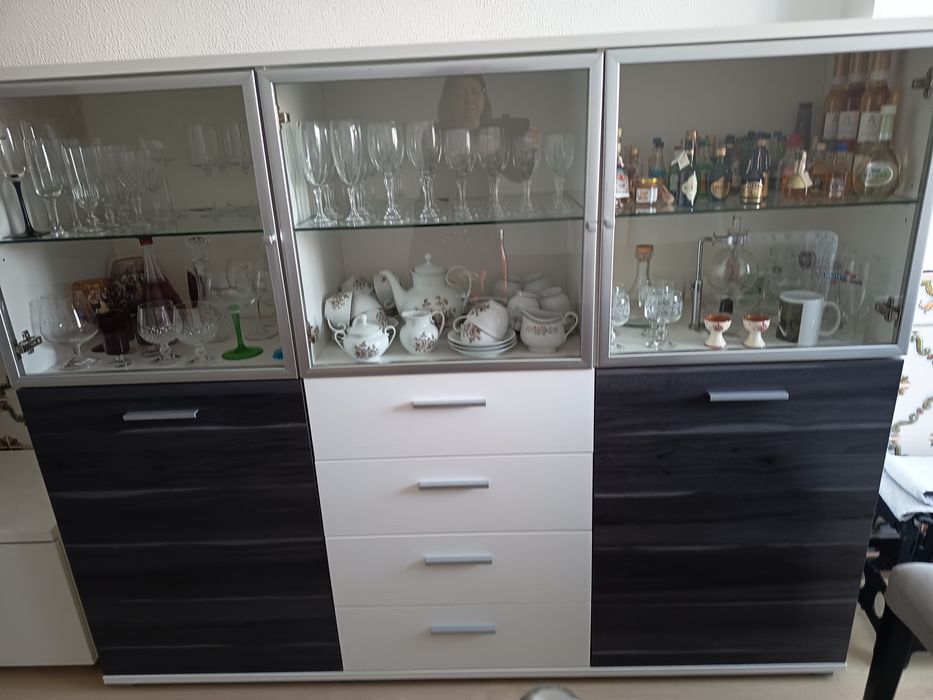 Móvel de sala com bastante arrumação