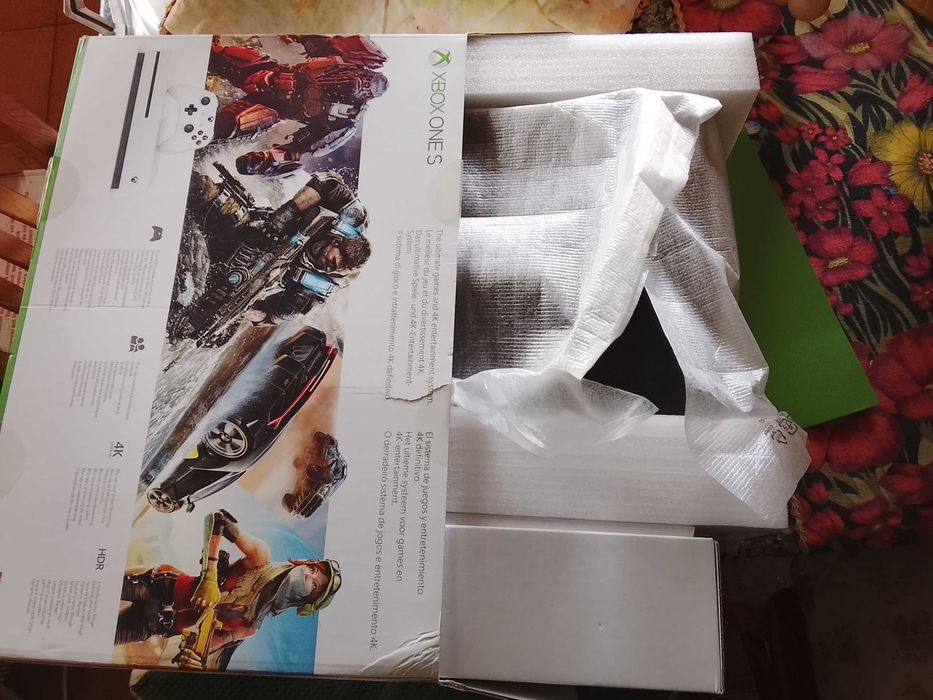 XBOX S com muito pouco uso, como nova 1TB + 1 jogo