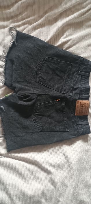 Szorty jeansowe.