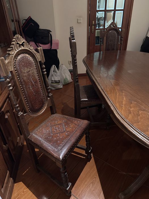 Conjunto mesa + 6 cadeiras