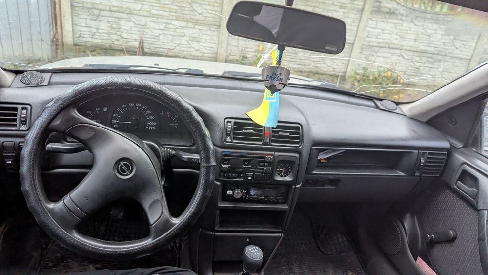 Продам Опель Вектра А мотор с16нз газ бензин все працює з переоформлен