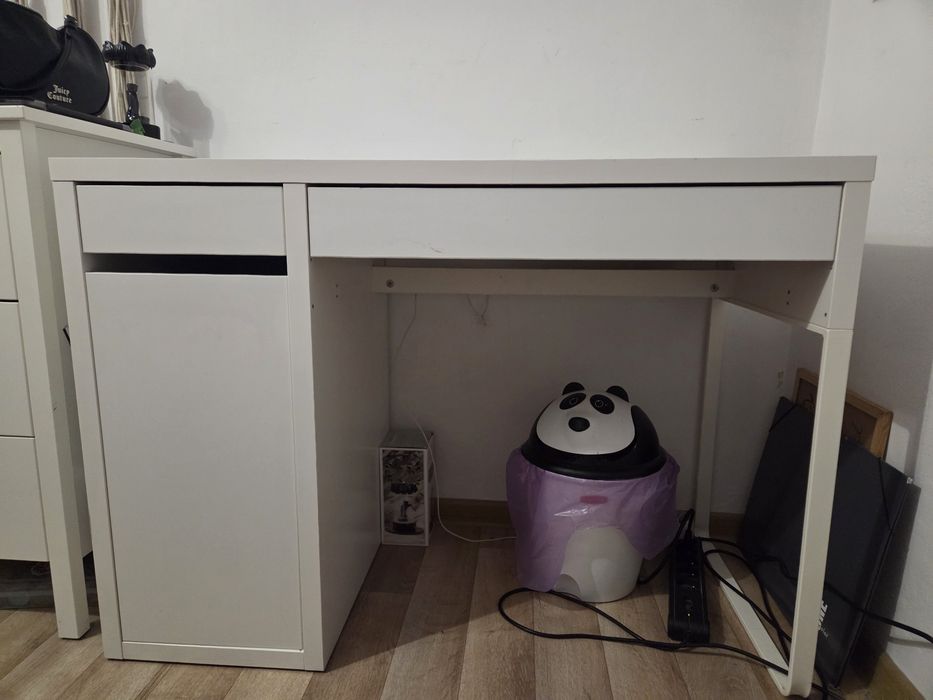 Białe biurko Ikea