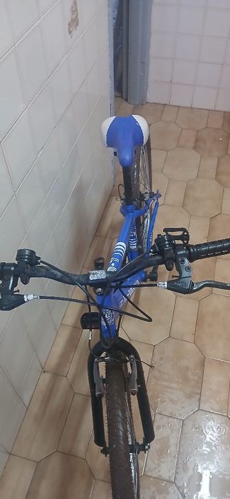 Bicicleta azul clara