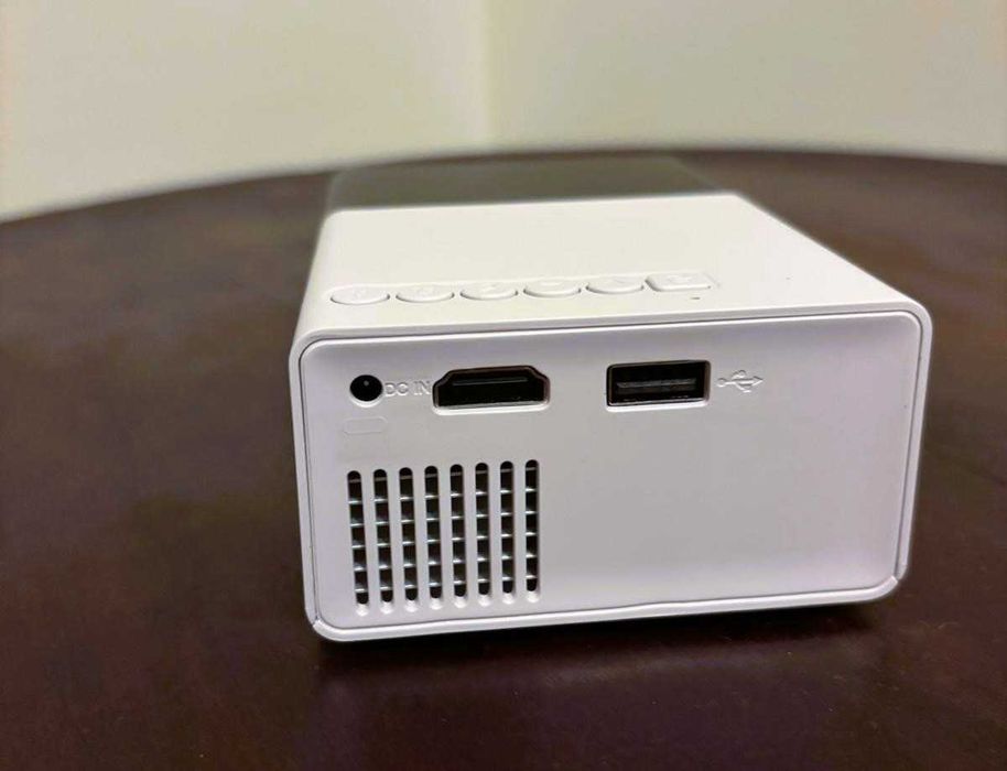 Mini Projetor Brilvibera 1080p com Alto Falantes Embutidos