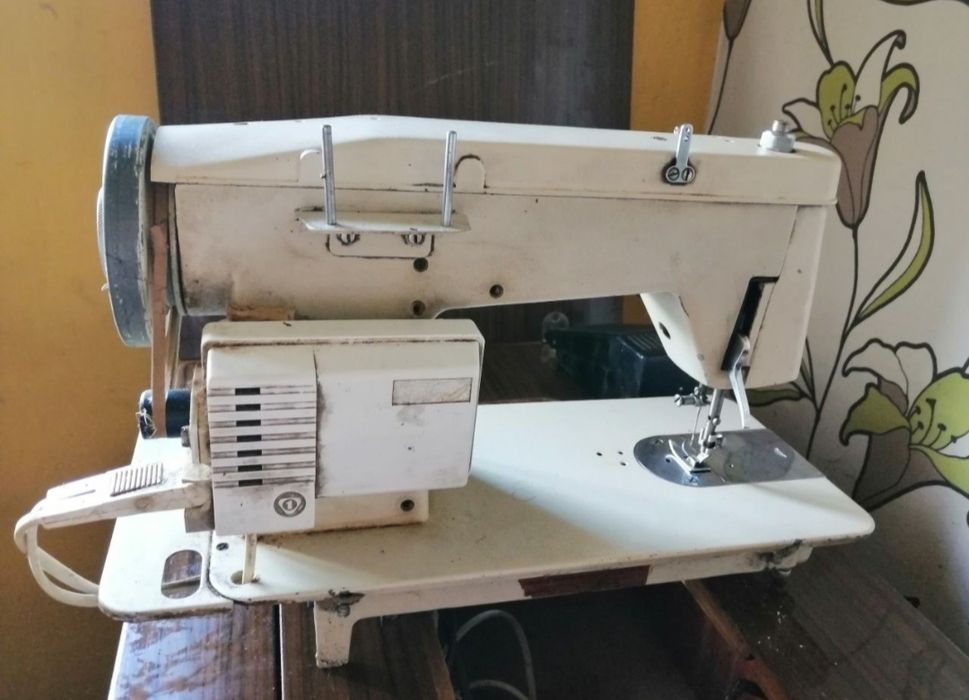 Maszyna do szycia Łucznik Victoria 235 Predom 466
