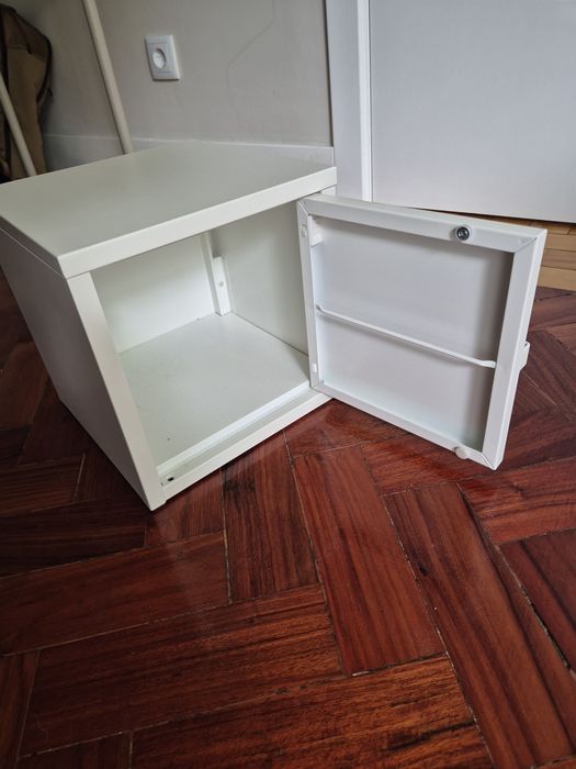 Armario Lixhult 25x25x25  metálico/ cacifo / mesa