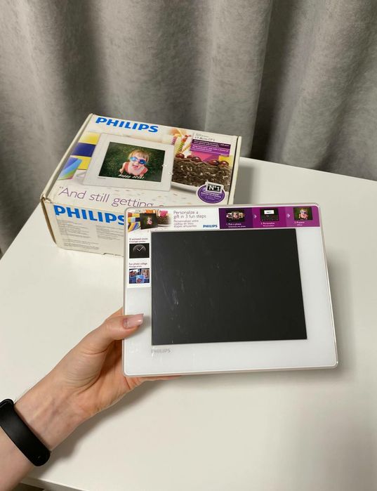 Цифровая фоторамка Philips Digital Photo Frame 17.8см SPF2327/10