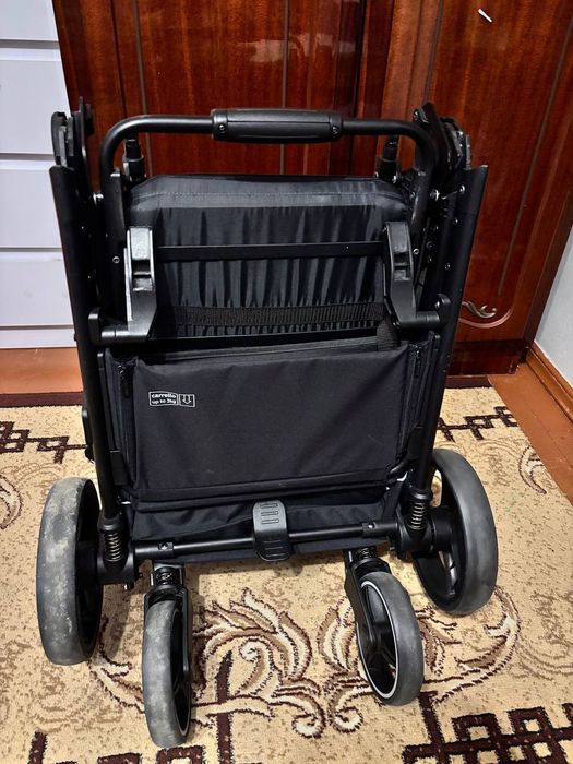 Прогулянкова коляска Carrello Bravo