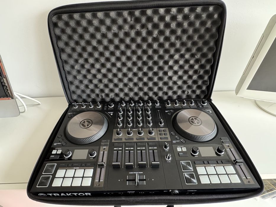 Traktor Kontrol S4 MK3 + Mala Magma