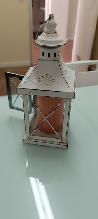 Lanterna com vela. Usado. Branco