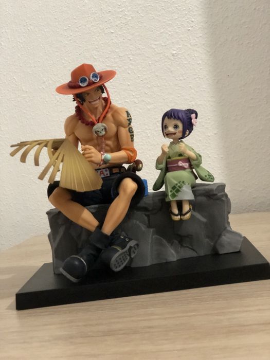 Bonecos variados