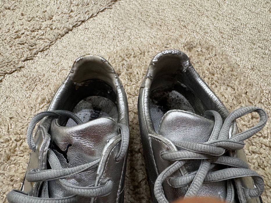 Срібні кросівки puma