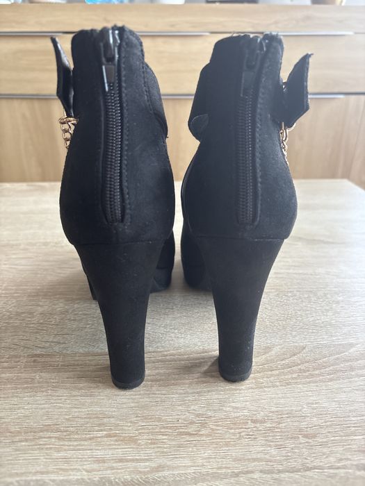 Buty na obcasie Graceland czarne 38