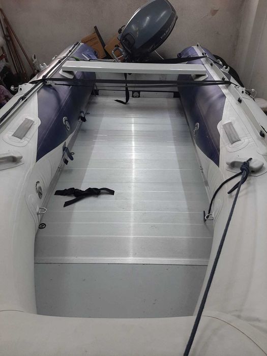 Barco Semi-rigido "COMO NOVO" Honwave T40 AE2 c/ Atrelado e motor Yamaha de 25Hp a gasolina