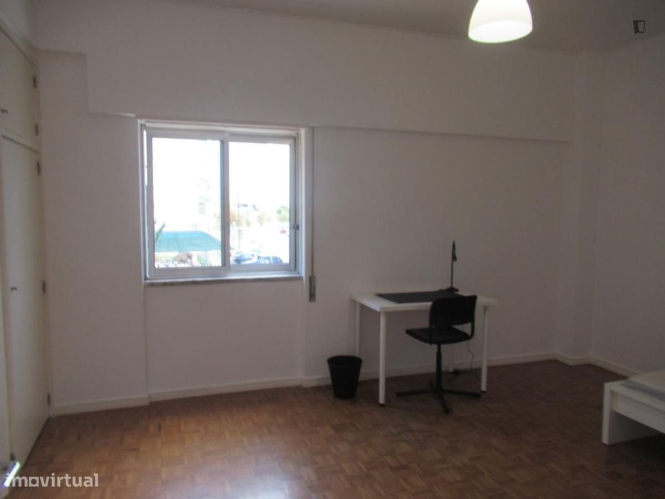 Quarto - localizado em Lumiar Lisbon