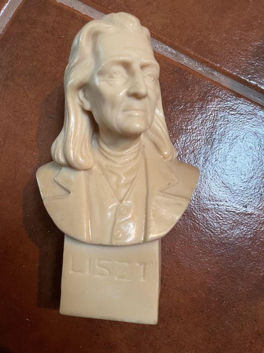 Small Liszt Statue