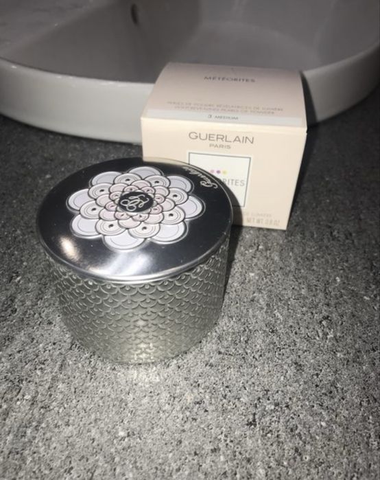 Pudelko, puderniczka po pudrze w kulkach Guerlain