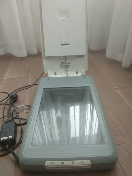 Сканер HP Scanjet G3010. Працює через підключення Windows XP та/або  7