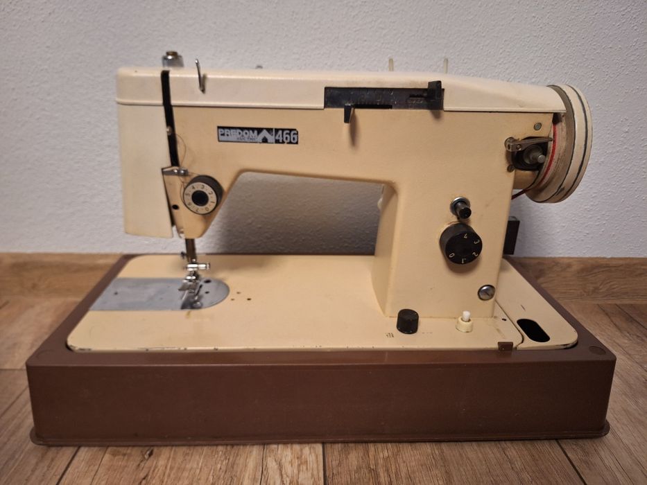 Maszyna do szycia PREDOM 466