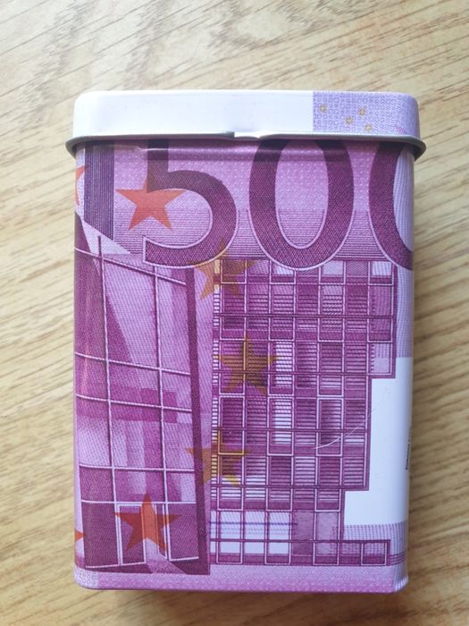 Puszka metalowa na banknoty