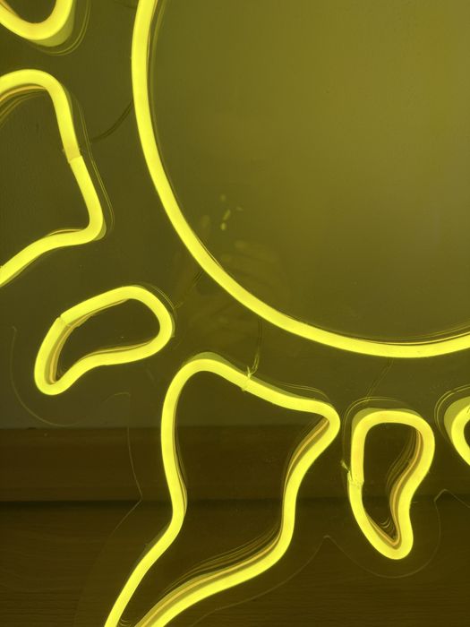 Neon boho słońce lampka