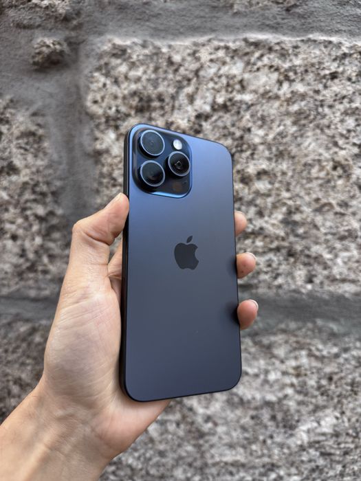 iPhone 15 Pro Max -> Impecável