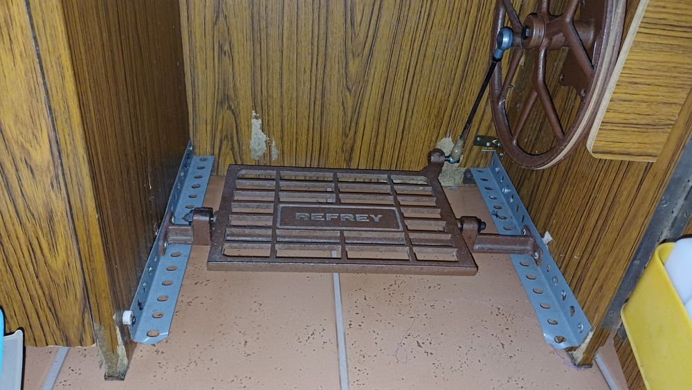 Máquina de costura refrey vintage