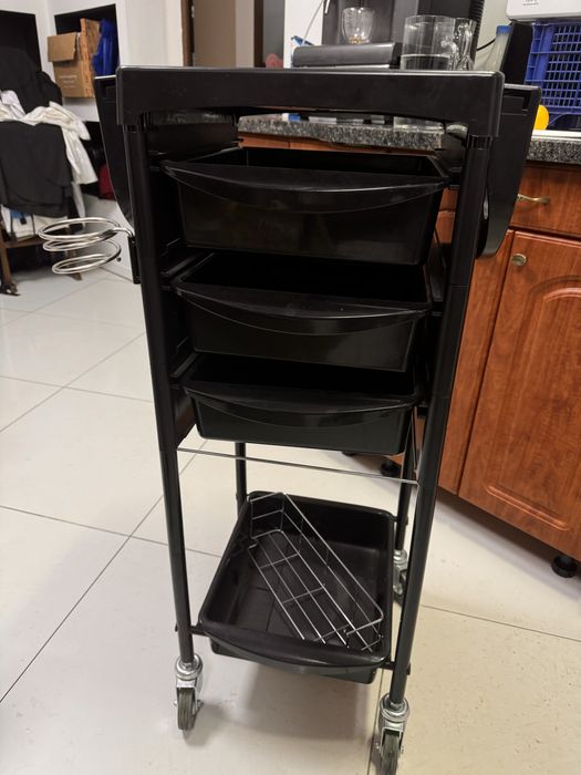 Помічник перукарський