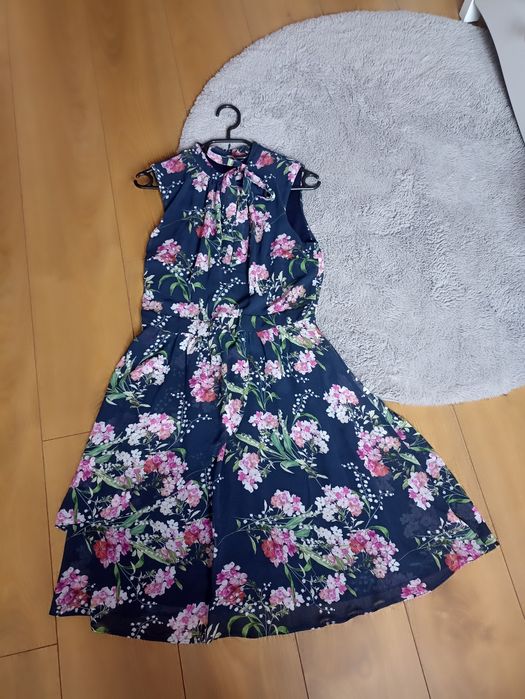 Sukienka kwiaty 38