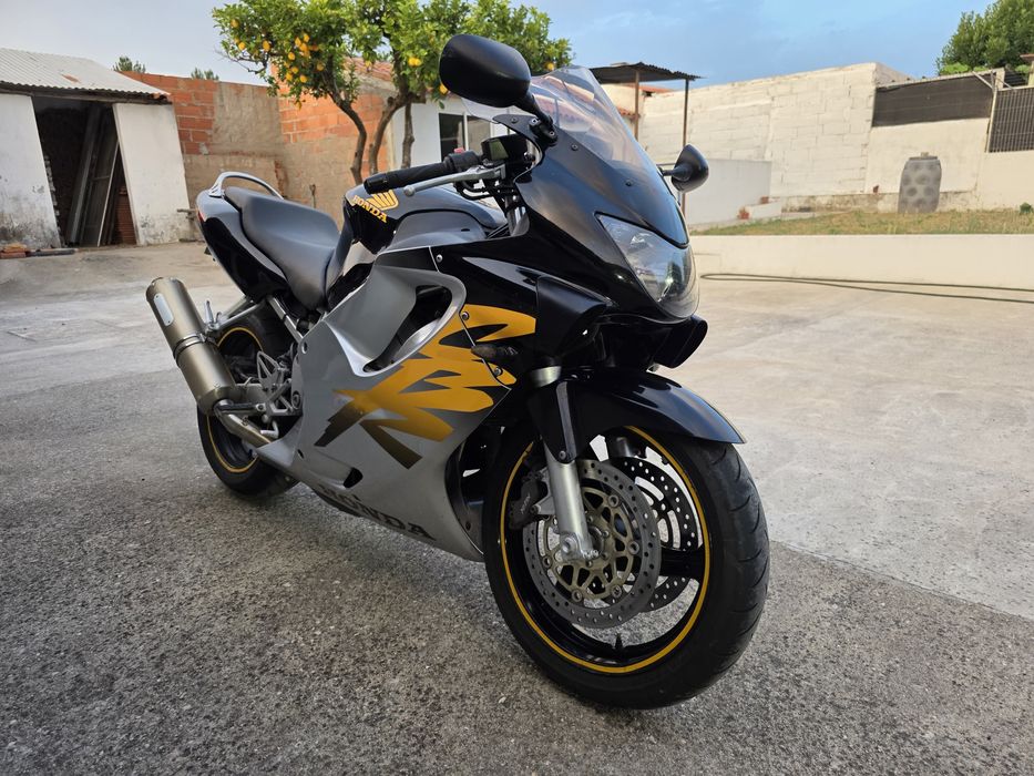 Vendo ou troco cbr 600 F4