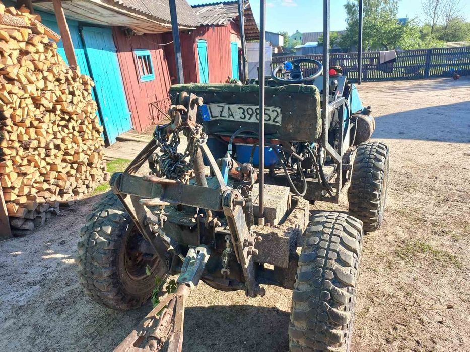 Чудовий Трактор в певному ходу